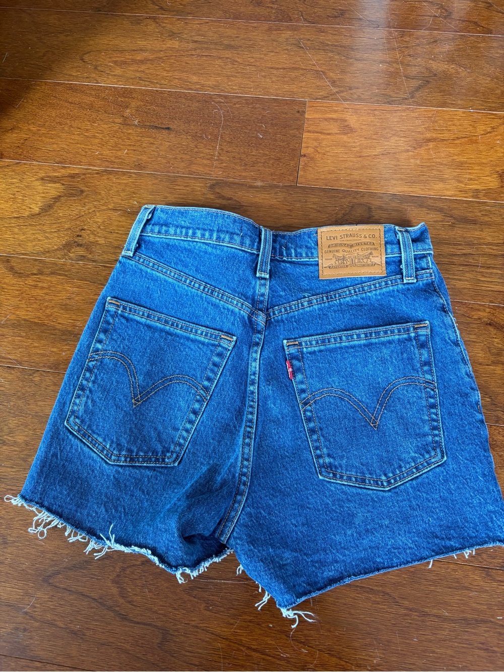 Levi’s Ribcage High-Waist Dark Blue Denim Shorts - Size 25 - Picture 2 of 4
